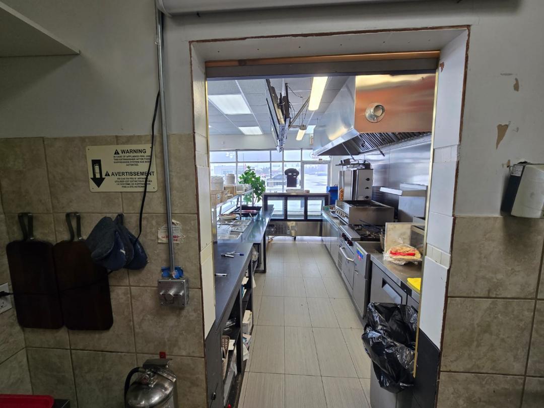 15440 BAYVIEW AVE, AURORA, 0 , 0 ,0,Restaurant,For Sale,BAYVIEW AVE,0,1199