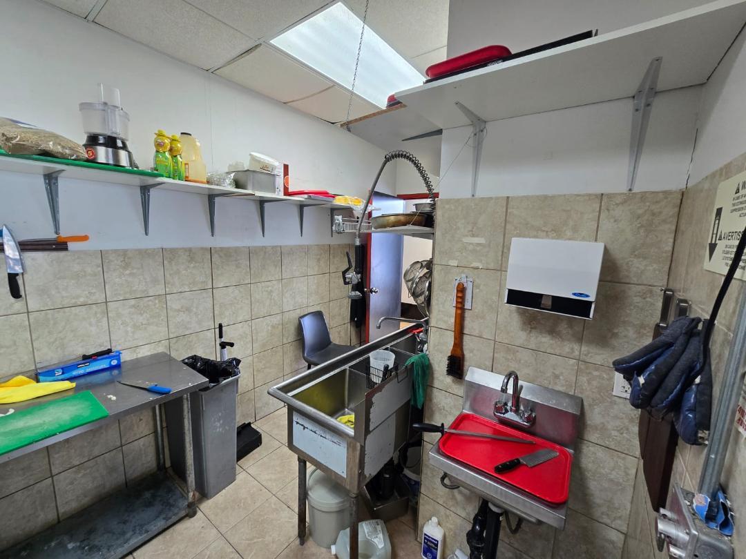 15440 BAYVIEW AVE, AURORA, 0 , 0 ,0,Restaurant,For Sale,BAYVIEW AVE,0,1199