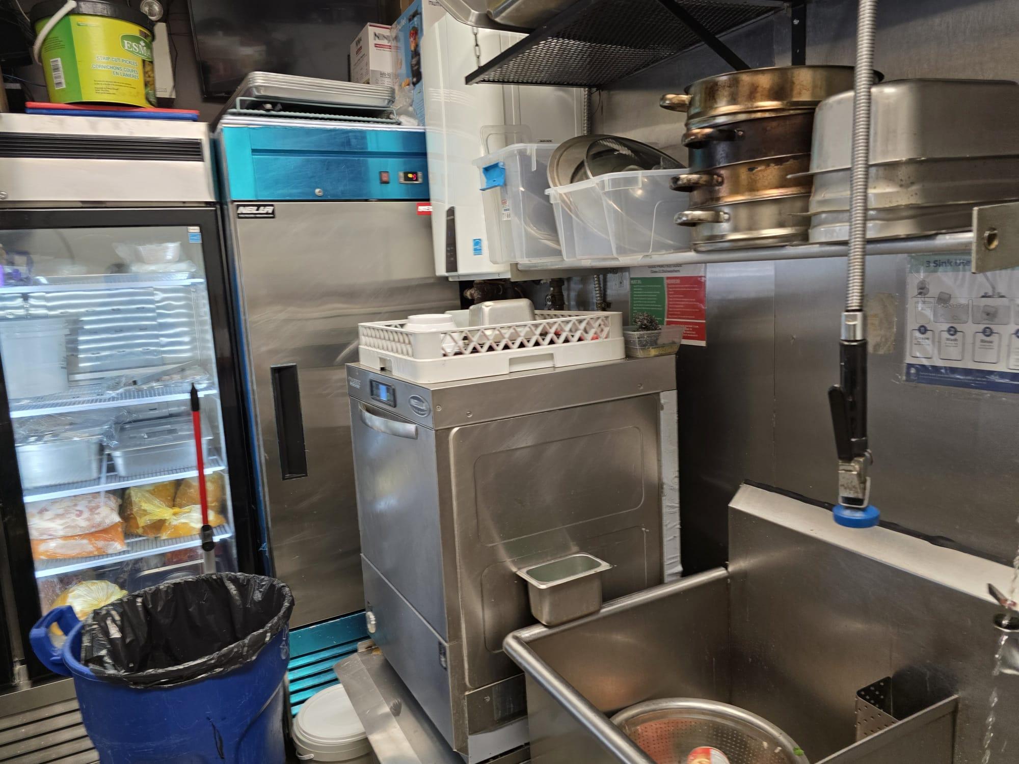 200 JOHN ST, OSHAWA, 0 , 0 ,0,Restaurant,For Sale,JOHN ST,0,1200