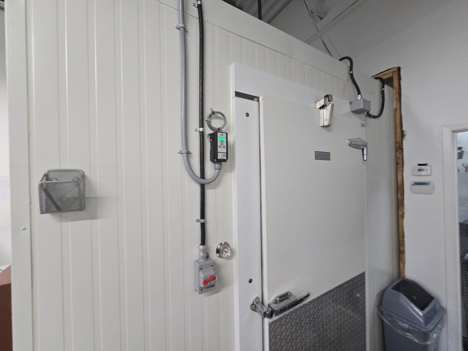 607 Kingston Rd, PICKERING, 0 , 0 ,0,Restaurant,For Sale,Kingston Rd,0,1212